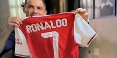 صحيفة بريطانية تكشف سر احتفاظ النجم البرتغالي كريستيانو رونالدو بقميص نادي آرسنال الإنجليزي
