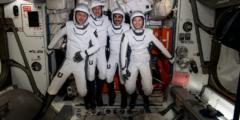 فريق من 4 رواد فضاء يغادر المحطة الدولية عائداً إلى الأرض